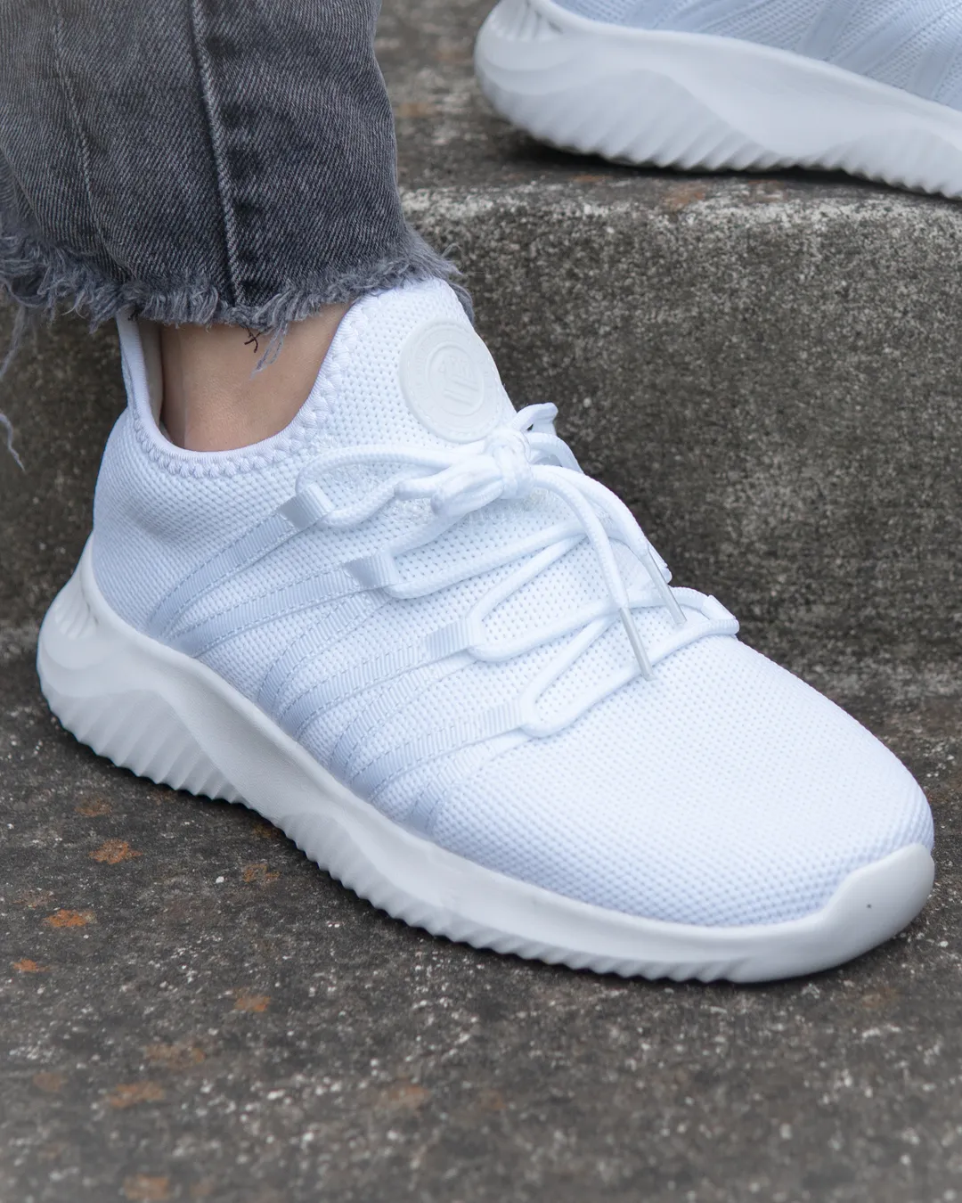 White Walking sneaker