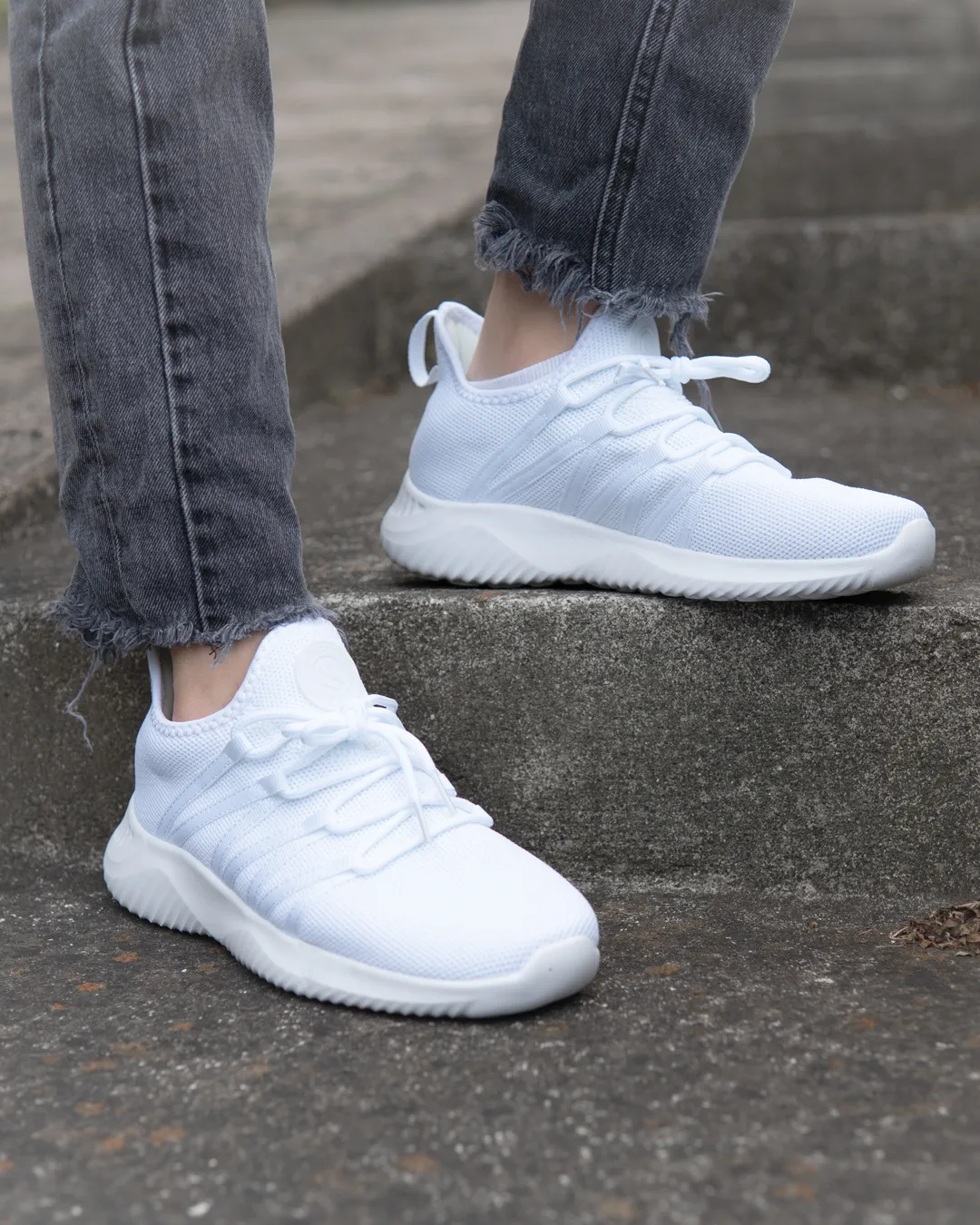 White Walking sneaker